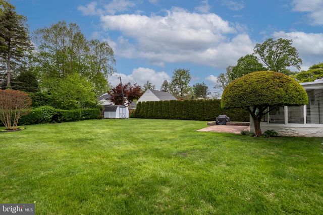 402 OLD EAGLE SCHOOL RD, Wayne, PA 19087