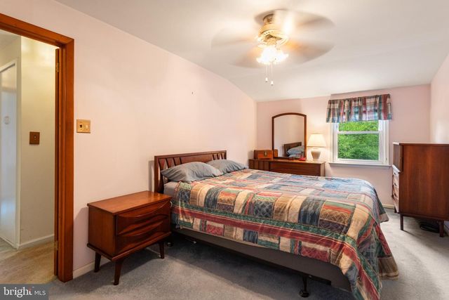 402 OLD EAGLE SCHOOL RD, Wayne, PA 19087