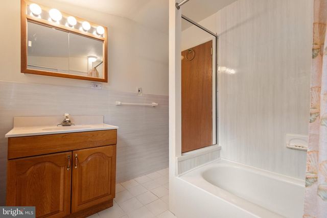 402 OLD EAGLE SCHOOL RD, Wayne, PA 19087