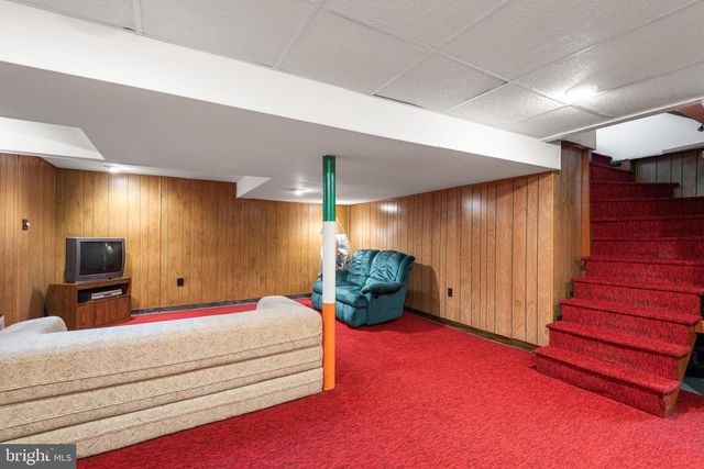 402 OLD EAGLE SCHOOL RD, Wayne, PA 19087