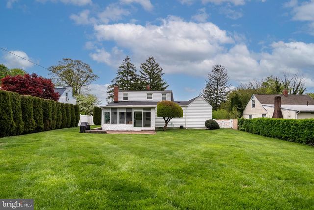402 OLD EAGLE SCHOOL RD, Wayne, PA 19087
