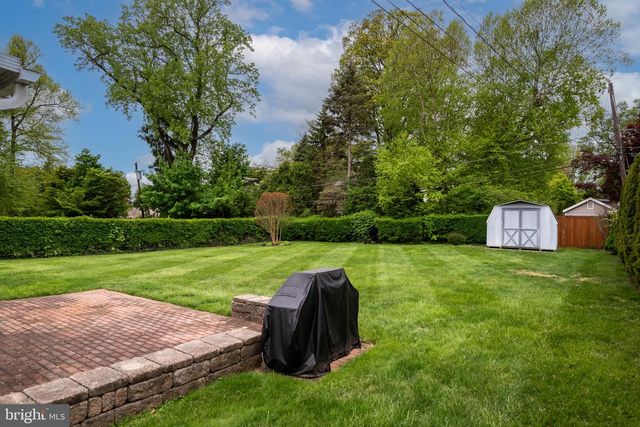 402 OLD EAGLE SCHOOL RD, Wayne, PA 19087