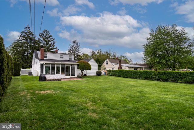 402 OLD EAGLE SCHOOL RD, Wayne, PA 19087
