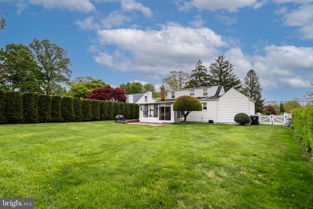 402 OLD EAGLE SCHOOL RD, Wayne, PA 19087