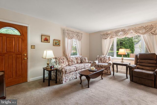402 OLD EAGLE SCHOOL RD, Wayne, PA 19087