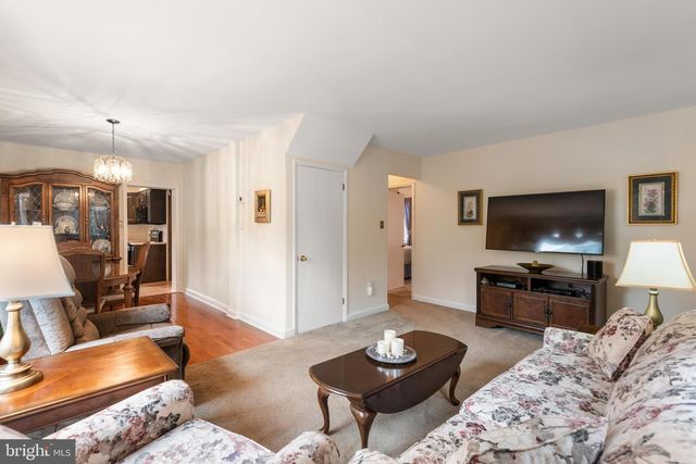 402 OLD EAGLE SCHOOL RD, Wayne, PA 19087
