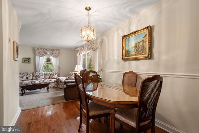 402 OLD EAGLE SCHOOL RD, Wayne, PA 19087