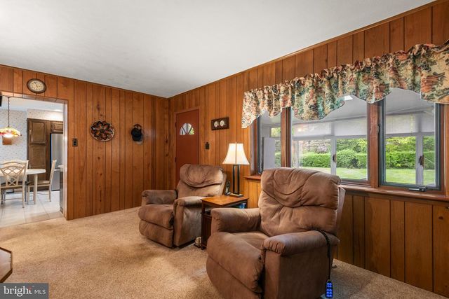 402 OLD EAGLE SCHOOL RD, Wayne, PA 19087