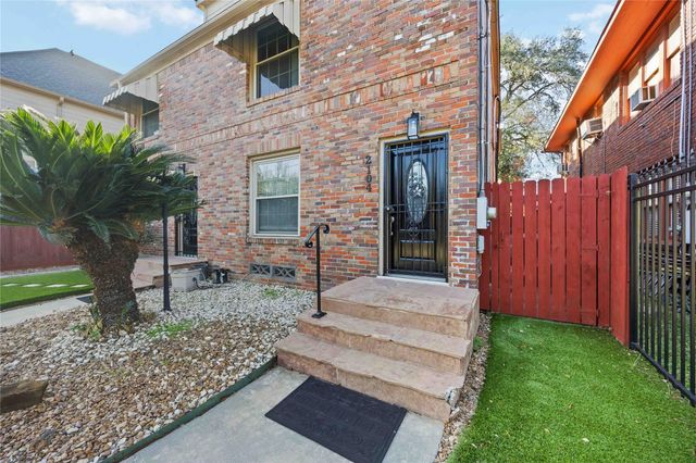 2104 Winbern Street, Houston, TX 77004