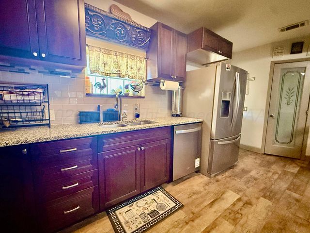 5496 W ROAD R, Dumas, TX 79029