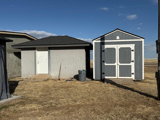 5496 W ROAD R, Dumas, TX 79029