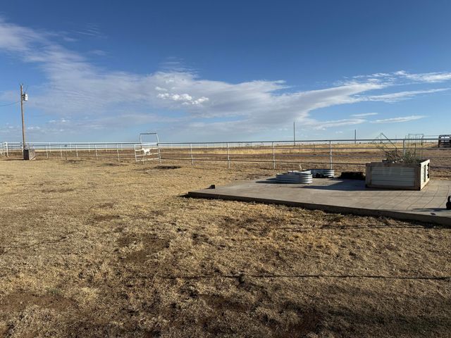 5496 W ROAD R, Dumas, TX 79029