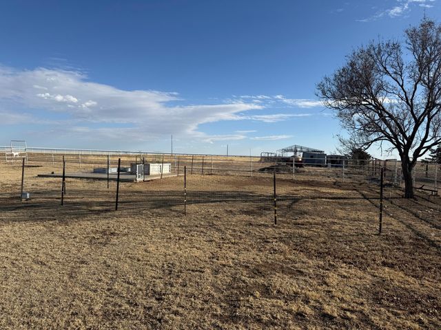 5496 W ROAD R, Dumas, TX 79029