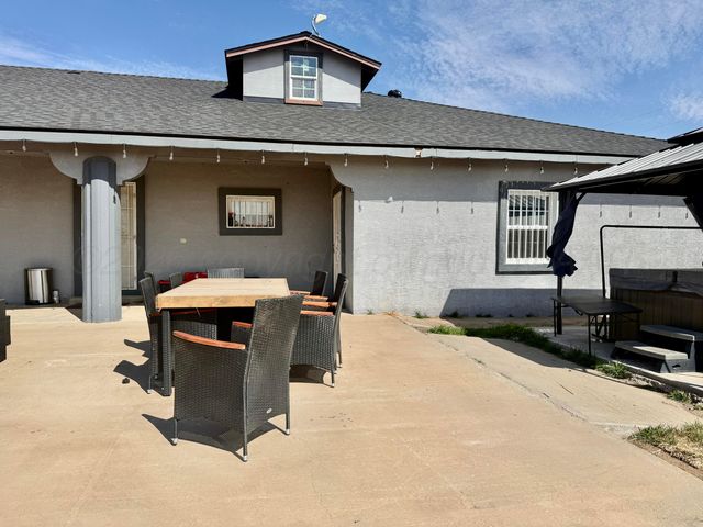 5496 W ROAD R, Dumas, TX 79029