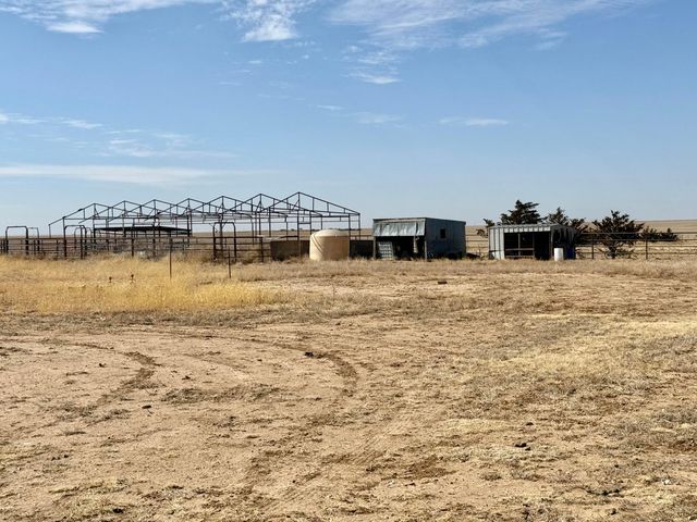 5496 W ROAD R, Dumas, TX 79029