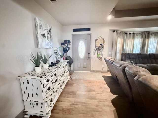 5496 W ROAD R, Dumas, TX 79029