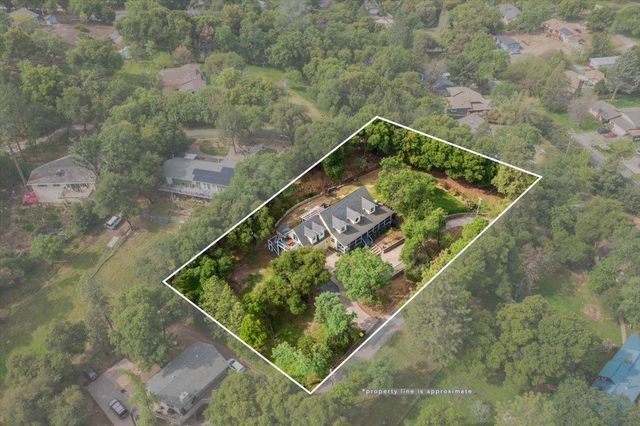 2000 Oak Knoll Ct, Placerville, CA 95667