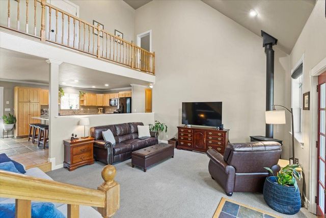 2000 Oak Knoll Ct, Placerville, CA 95667