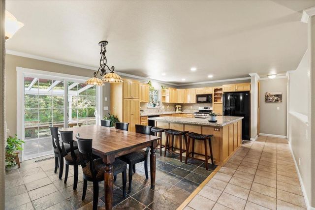 2000 Oak Knoll Ct, Placerville, CA 95667