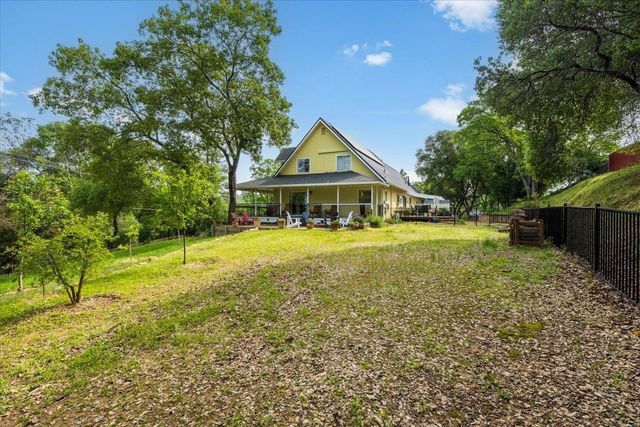 2000 Oak Knoll Ct, Placerville, CA 95667