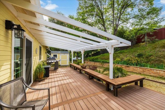 2000 Oak Knoll Ct, Placerville, CA 95667