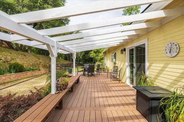2000 Oak Knoll Ct, Placerville, CA 95667