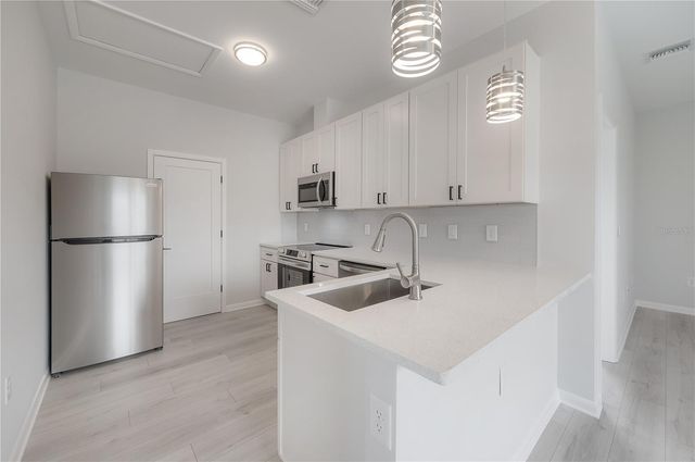 3921 W STATE STREET 1 & 2, Tampa, FL 33609