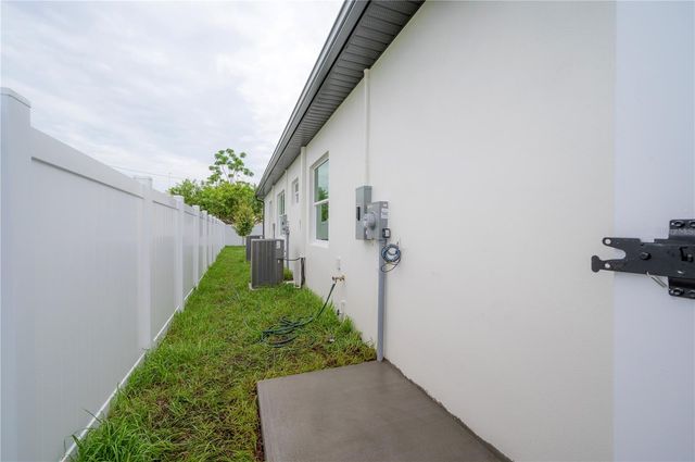 3921 W STATE STREET 1 & 2, Tampa, FL 33609