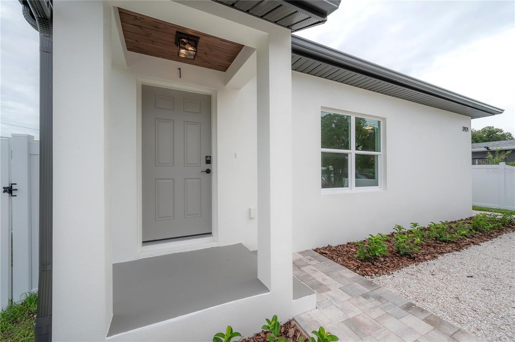 3921 W STATE STREET 1 & 2, Tampa, FL 33609