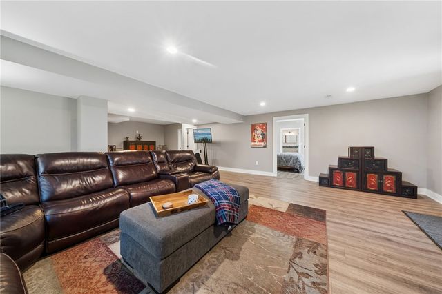 421 Lenox Ct, Richland, PA 15044