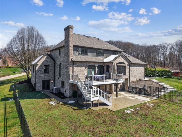 421 Lenox Ct, Richland, PA 15044