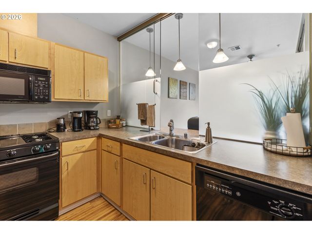 2412 MAIN St, Vancouver, WA 98660