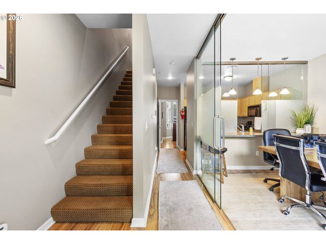 2412 MAIN St, Vancouver, WA 98660