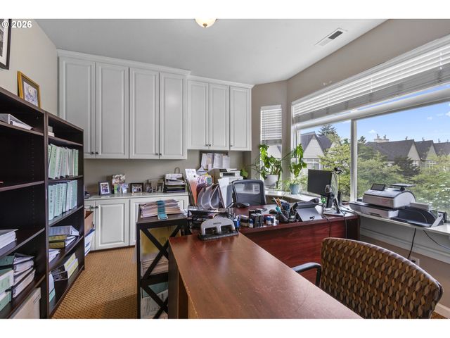 2412 MAIN St, Vancouver, WA 98660