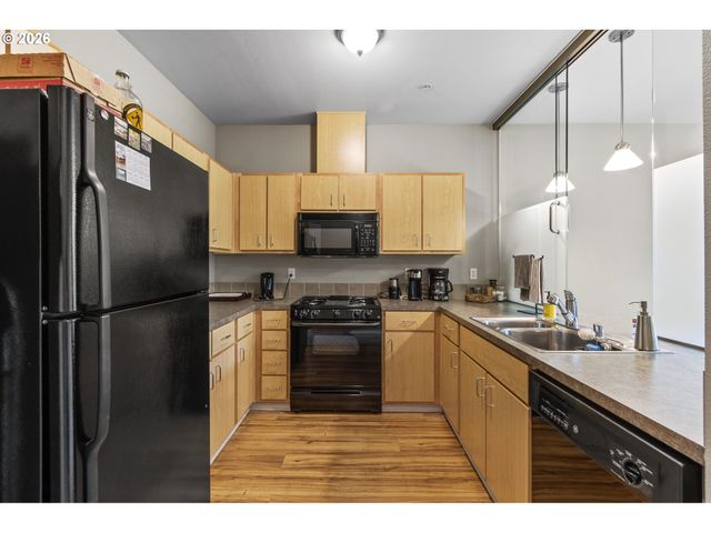 2412 MAIN St, Vancouver, WA 98660