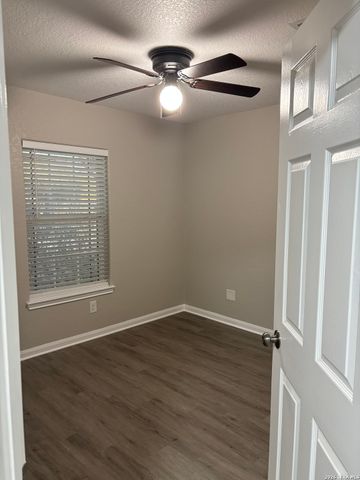 6547 Luckey Sq, San Antonio, TX 78252