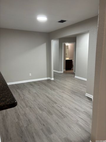 6547 Luckey Sq, San Antonio, TX 78252