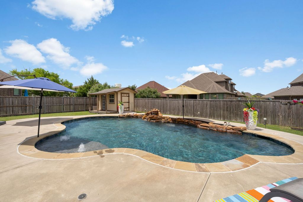 210 Pleasant Hill Lane, Fate, TX 75189