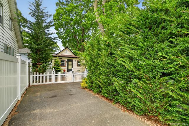 2084 Washington Street, Merrick, NY 11566