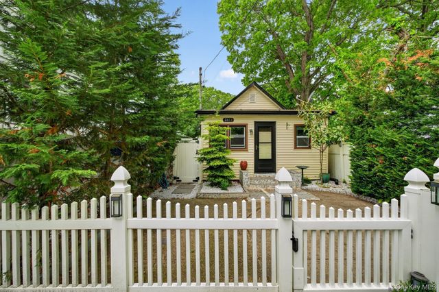 2084 Washington Street, Merrick, NY 11566
