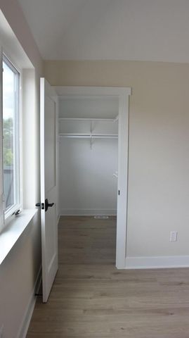 6253 W Foxtown DRIVE, Mequon, WI 53092