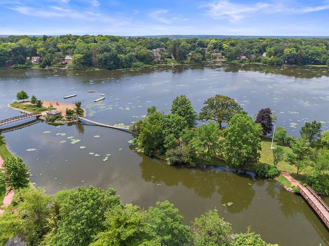 26709 W Leon Drive, Tower Lakes, IL 60010