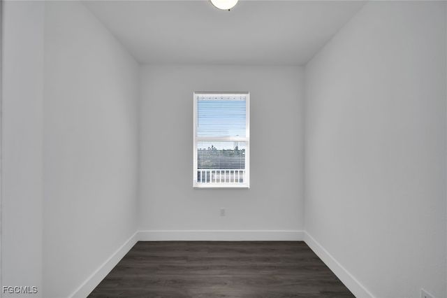 275 SW 4th ST 220, Cape Coral, FL 33991