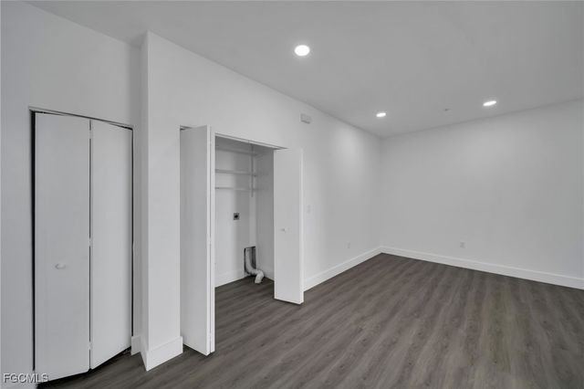 275 SW 4th ST 220, Cape Coral, FL 33991