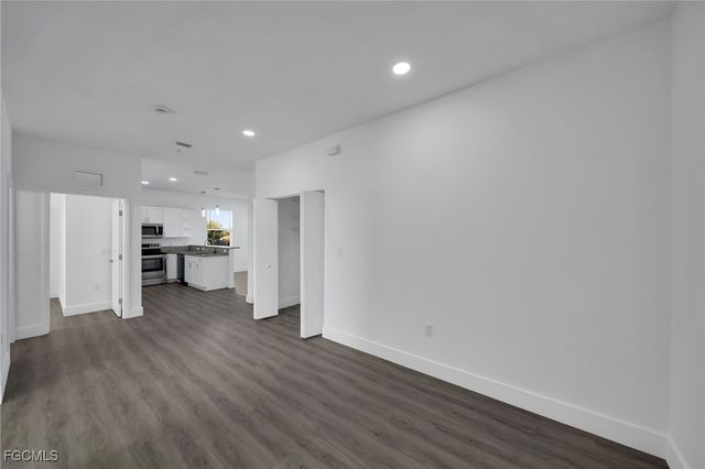 275 SW 4th ST 220, Cape Coral, FL 33991