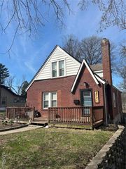 2711 Sims Avenue, Overland, MO 63114