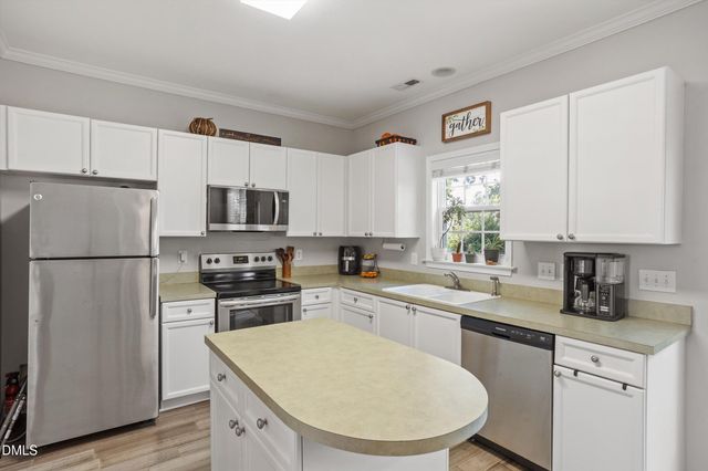 324 Mccarthy Drive, Clayton, NC 27527