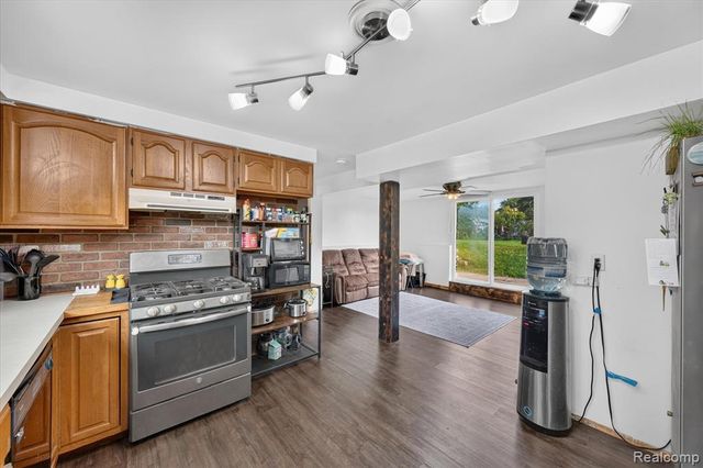 31882 Lynne Drive, Rockwood, MI 48173