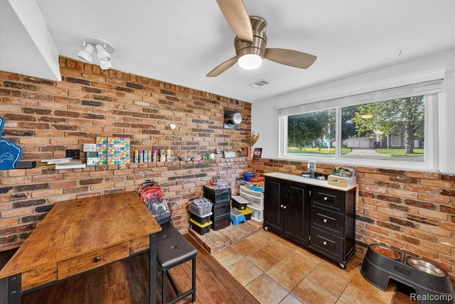 31882 Lynne Drive, Rockwood, MI 48173