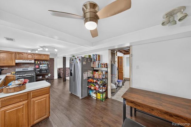 31882 Lynne Drive, Rockwood, MI 48173